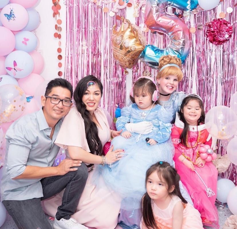 family with princesses